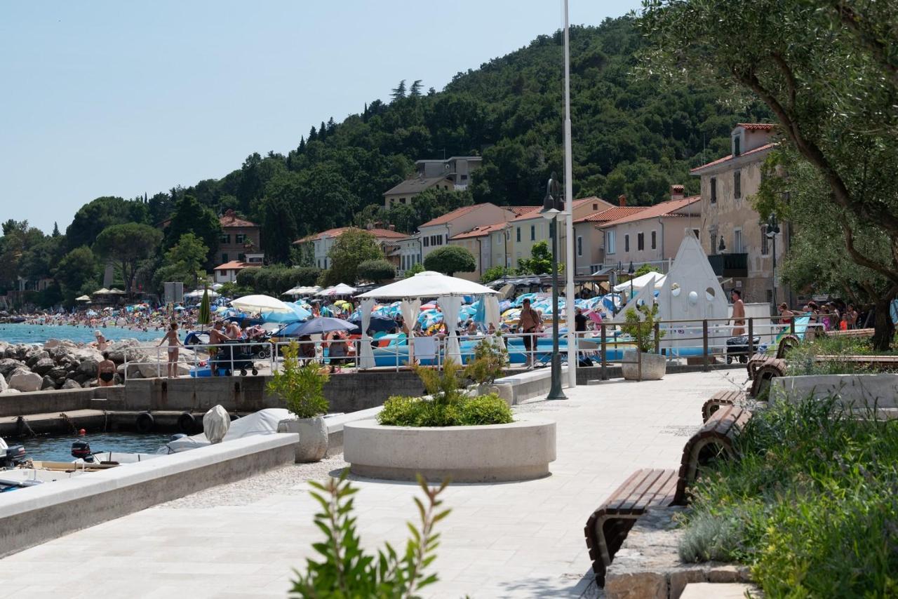 Beachfront Apartment Rosa Del Mar Jardin Mošćenička Draga Exterior foto