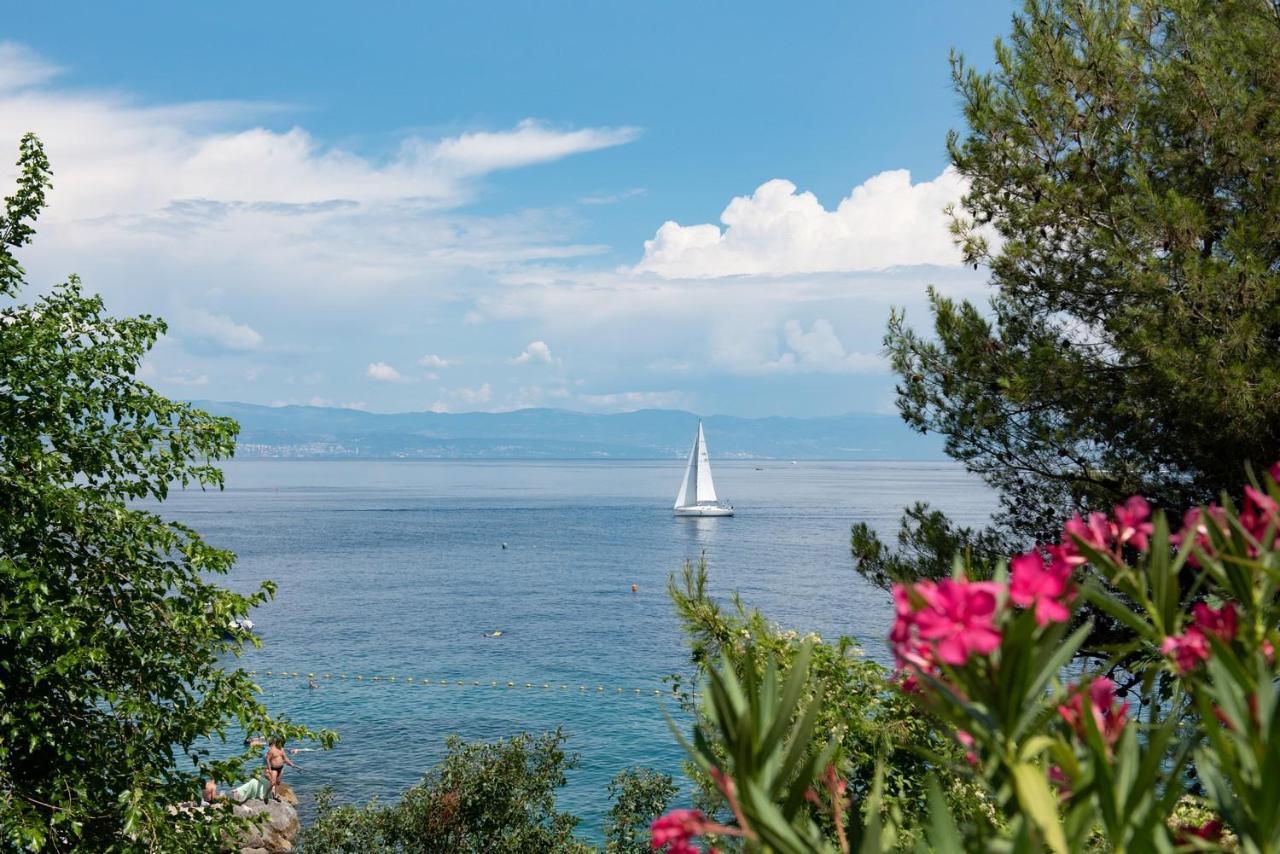 Beachfront Apartment Rosa Del Mar Jardin Mošćenička Draga Exterior foto